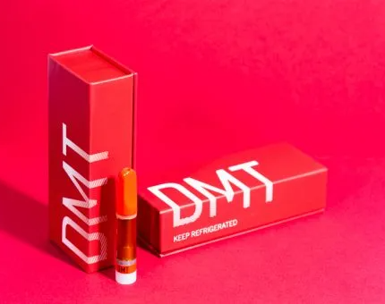 Analytical-grade DMT crystalline solid in a laboratory setting, supplied by Pharma Research .eu